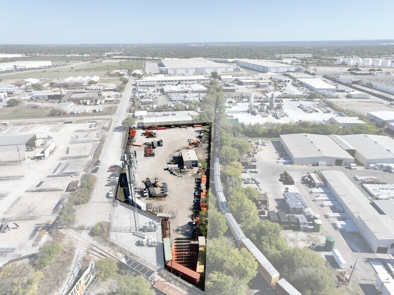 2420 NE 35th St, Fort Worth, TX à louer - Photo de l’immeuble – Image 3 sur 33