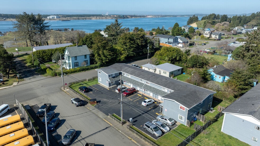 550 Schetter Ave, Coos Bay, OR à vendre - Aérien – Image 2 sur 7
