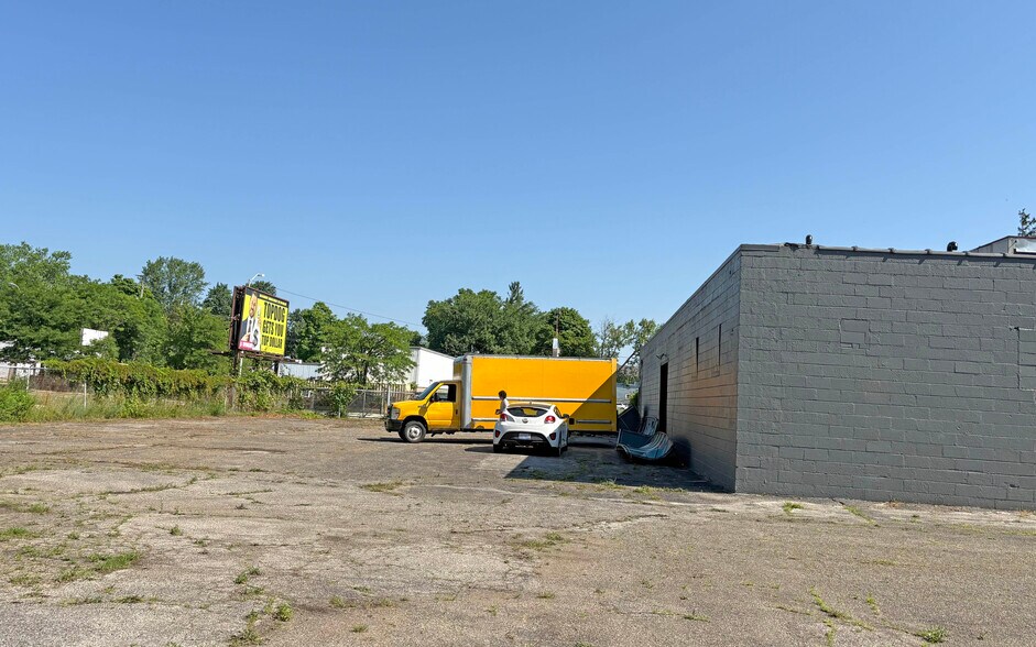 484 Auburn Ave, Pontiac, MI à louer - Photo de l’immeuble – Image 3 sur 7