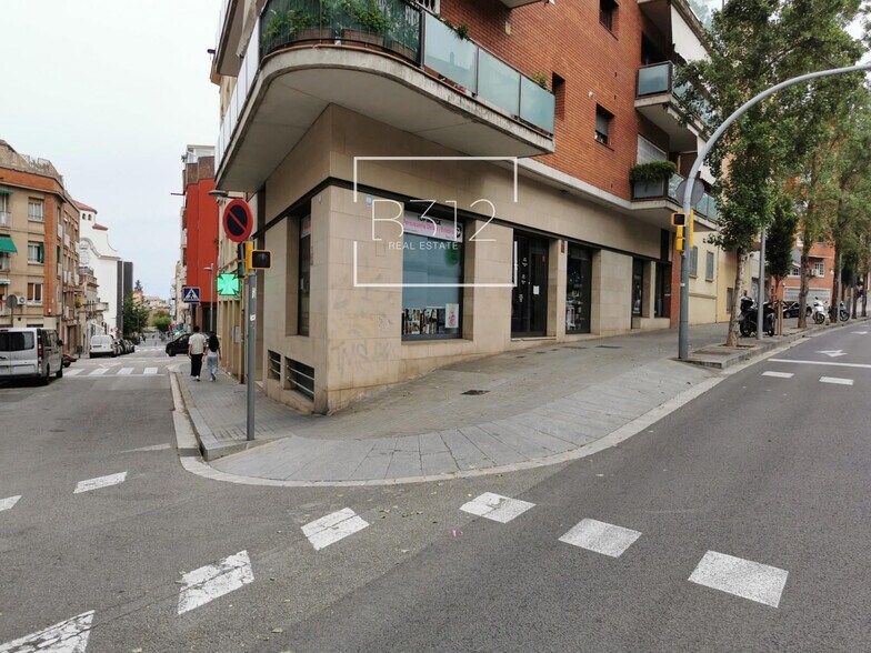 Immeuble residentiel dans Barcelone, Barcelona à vendre - Photo de l’immeuble – Image 2 sur 8