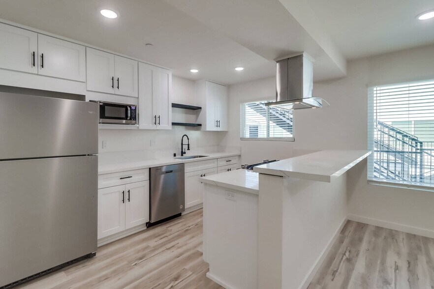 1478 Hornblend St, San Diego, CA à vendre - Photo de l’immeuble – Image 3 sur 7