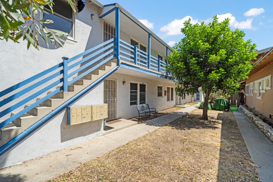 1136 Linden Ave, Long Beach, CA à vendre - Photo de l’immeuble – Image 2 sur 17
