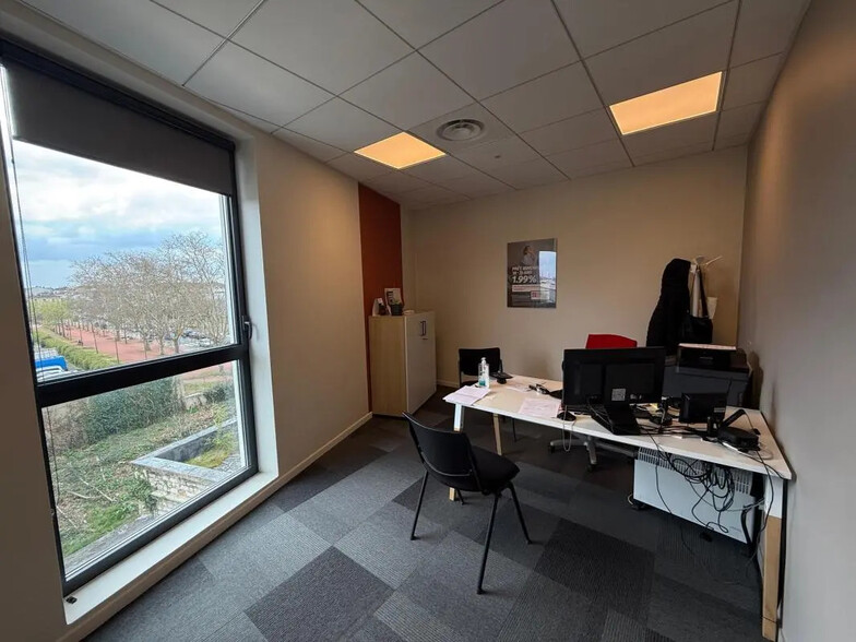 Bureau dans Saint-Fons à vendre - Photo intérieure – Image 3 sur 5