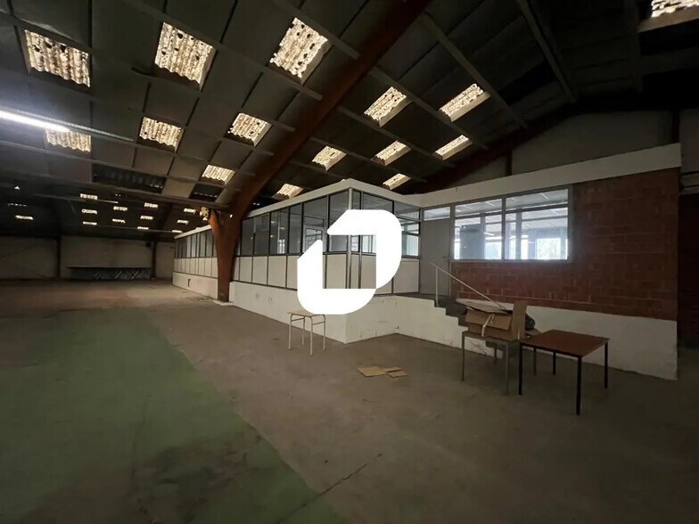 Local d’activités dans Saint-Laurent-Blangy à louer - Photo de l’immeuble – Image 2 sur 10