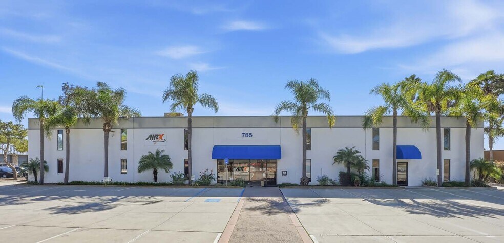 785 E Mission Rd, San Marcos, CA à louer - Photo de l’immeuble – Image 2 sur 4