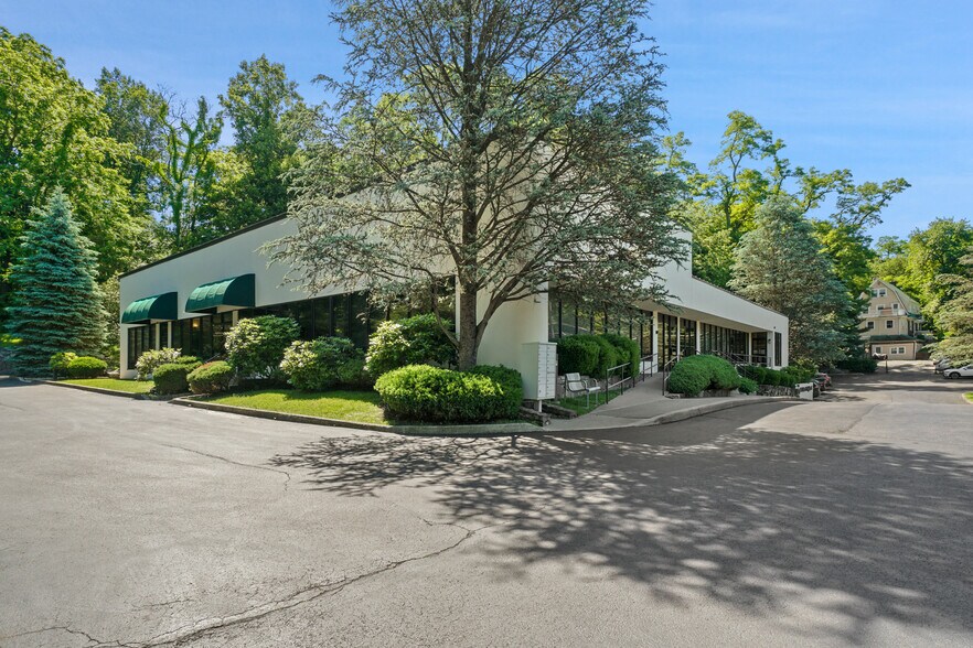 310 N Highland Ave, Ossining, NY à louer - Photo de l’immeuble – Image 2 sur 24