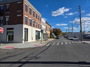 72 Van Dyke St, Brooklyn, NY à louer Photo intérieure– Image 2 sur 8