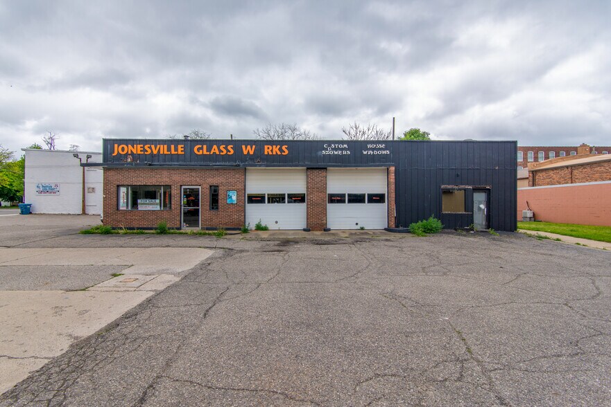 264 E Chicago St, Jonesville, MI à vendre - Photo principale – Image 1 sur 18