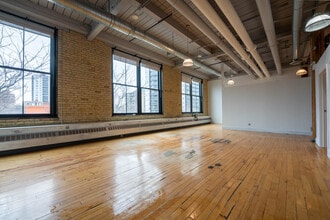 219 Dufferin St, Toronto, ON à louer Photo de l’immeuble– Image 2 sur 5
