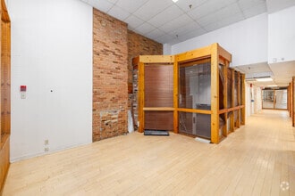 430-432 Rue Sainte-Hélène, Montréal, QC à louer Hall d’entrée– Image 2 sur 14