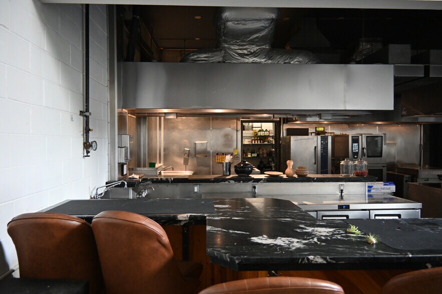 261 Moore St, Brooklyn, NY à louer - Photo de l’immeuble – Image 3 sur 9