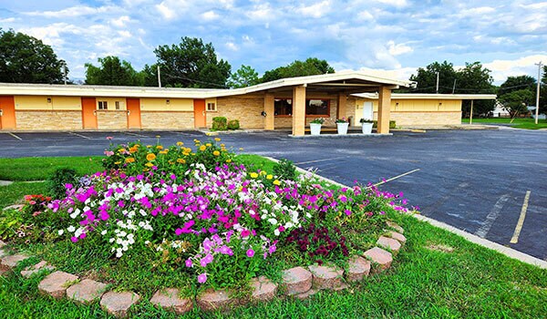 1315 N State St, Iola, KS à vendre Photo principale– Image 1 sur 8