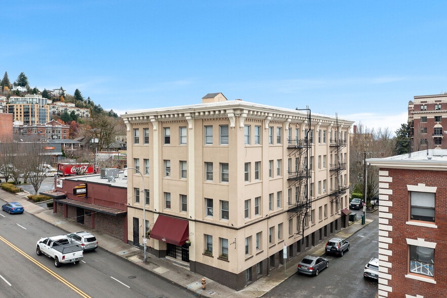 2157 W Burnside St, Portland, OR à vendre - Photo principale – Image 1 sur 18