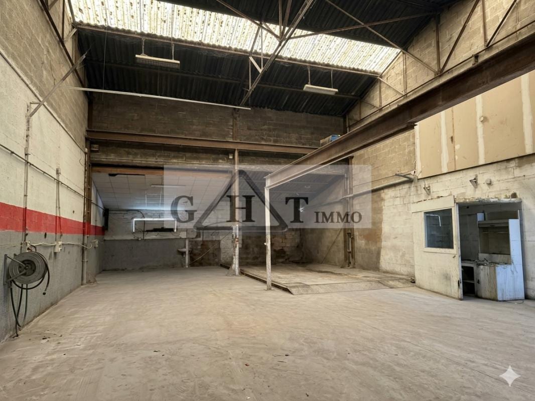 Industriel/Logistique dans Fontenay-Trésigny à louer Photo intérieure– Image 1 sur 4