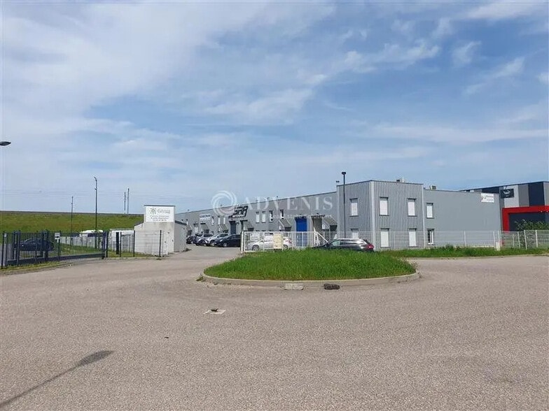 Local d’activités dans Lesménils à louer - Photo de l’immeuble – Image 1 sur 8