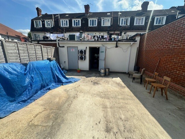 10 The Broadway, Wembley à louer - Photo de l’immeuble – Image 2 sur 2