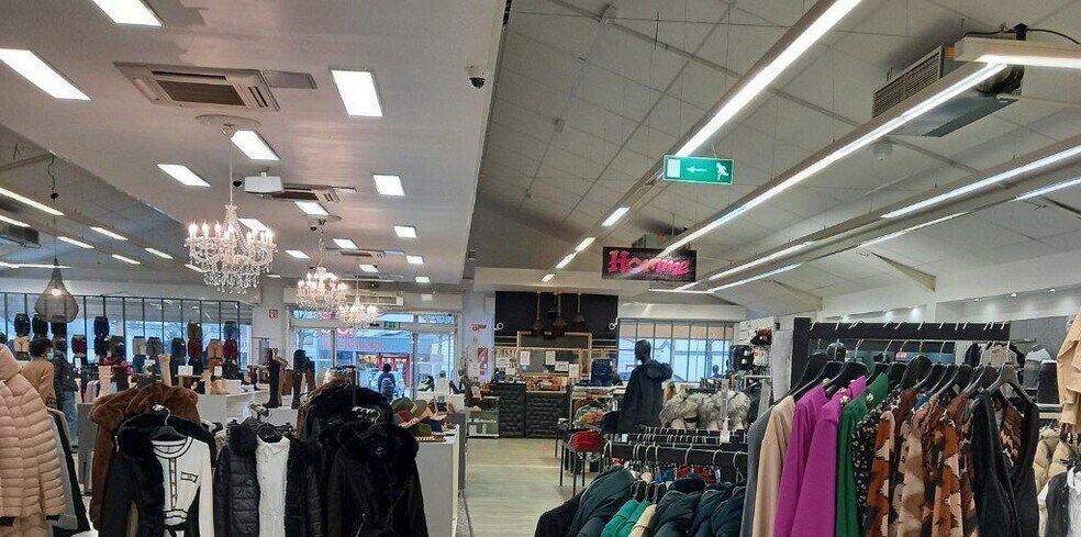 Local d’activités dans Pontarlier à louer - Photo intérieure – Image 2 sur 4