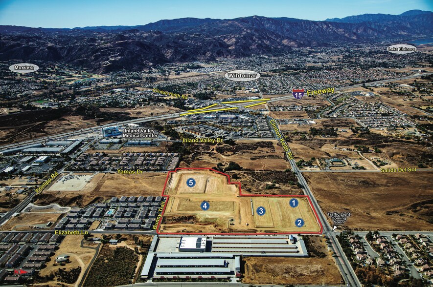Wildomar Commerce Center - Buildings 1/2 portefeuille de 2 biens à vendre sur LoopNet.fr - Photo de l’immeuble – Image 3 sur 4