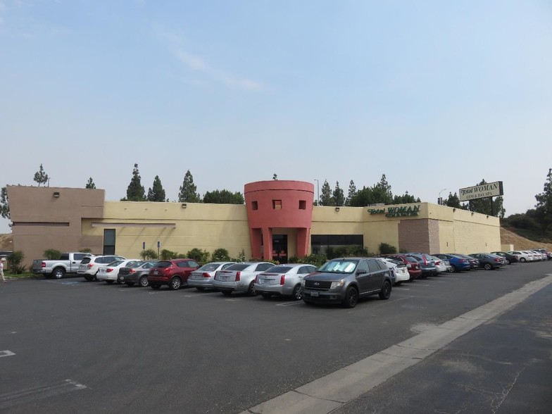 19456 Nordhoff St, Northridge, CA à vendre - Photo principale – Image 1 sur 19