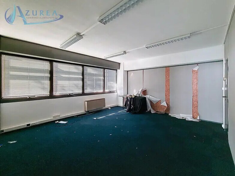 Bureau dans Villeneuve-Loubet à louer - Photo de l’immeuble – Image 3 sur 6