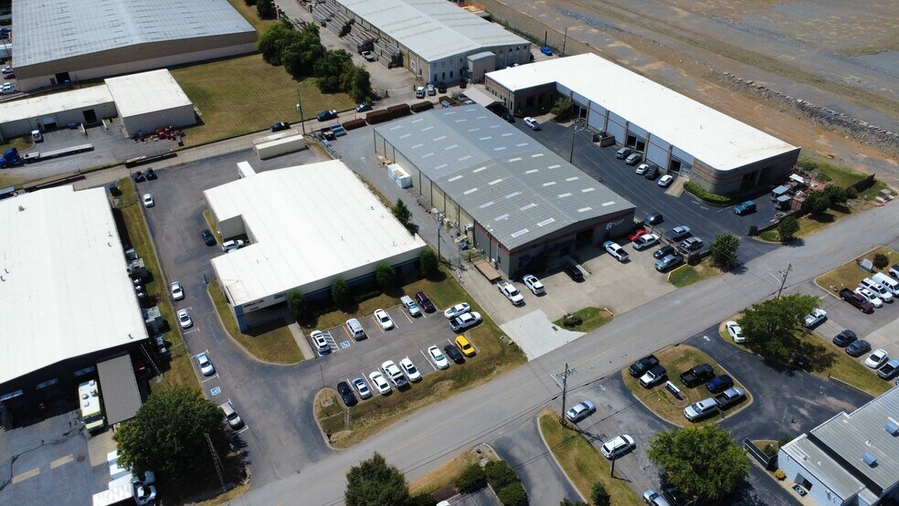 7009 Westbelt Dr, Nashville, TN à vendre - Photo de l’immeuble – Image 2 sur 6