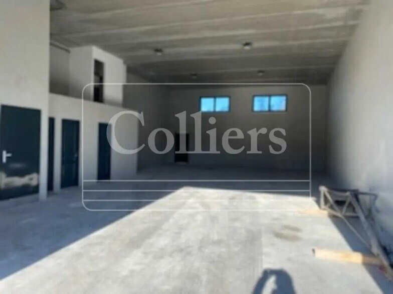 Local d’activités dans Bouc-Bel-Air à louer - Photo intérieure – Image 1 sur 5