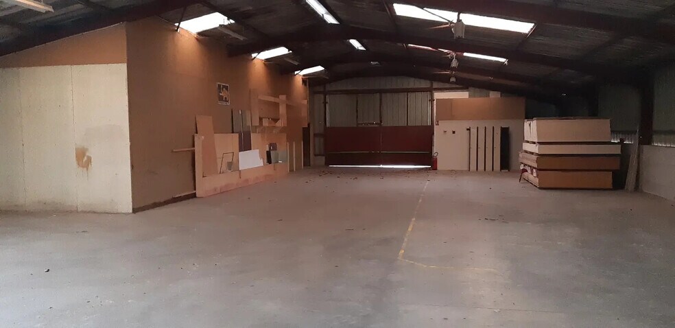 Local d'activités dans Chaveyriat à vendre - Photo de l’immeuble – Image 3 sur 5