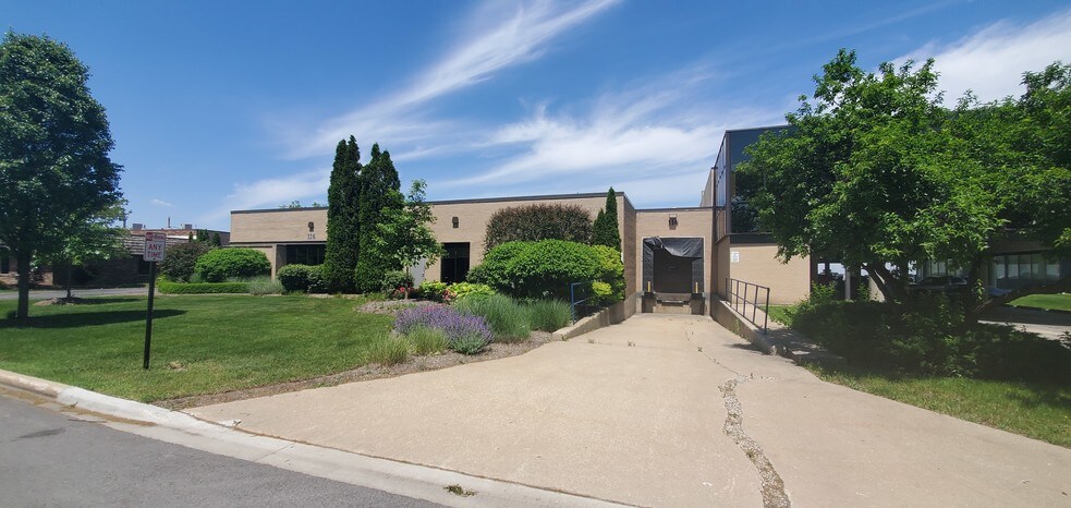 116 Shore Dr, Burr Ridge, IL à louer - Photo de l’immeuble – Image 3 sur 31