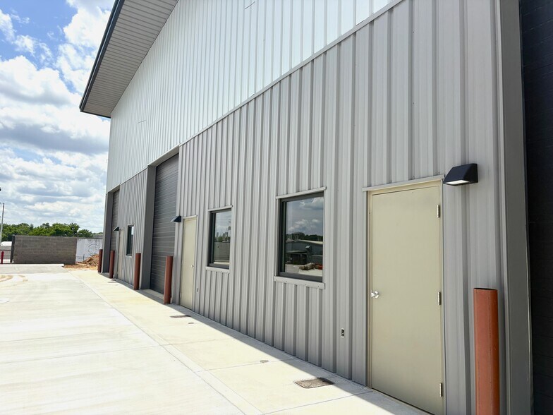 5801 Middlebrook Pike, Knoxville, TN à louer - Photo de l’immeuble – Image 3 sur 9