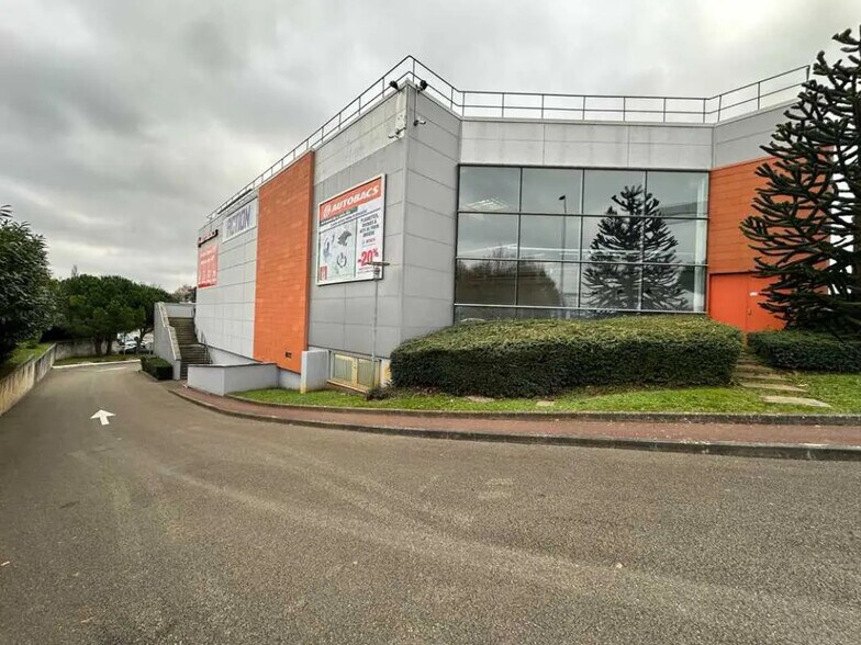 Local commercial dans Saint-Brice-sous-Forêt à louer - Photo de l’immeuble – Image 2 sur 7