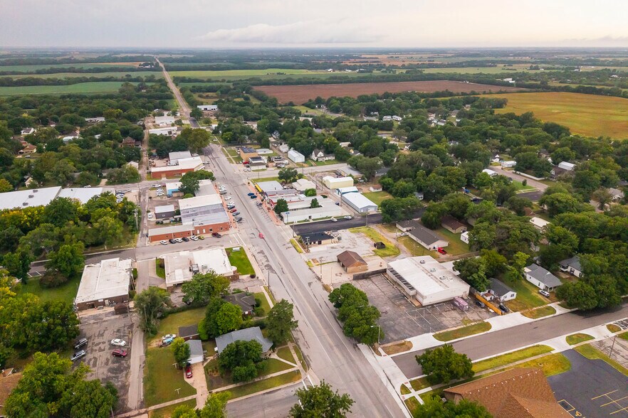 226 E Ross St, Clearwater, KS à vendre - Photo de l’immeuble – Image 2 sur 54