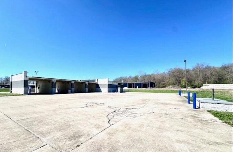 259 S Herrington Pl, West Terre Haute, IN à vendre - Photo de l’immeuble – Image 3 sur 9