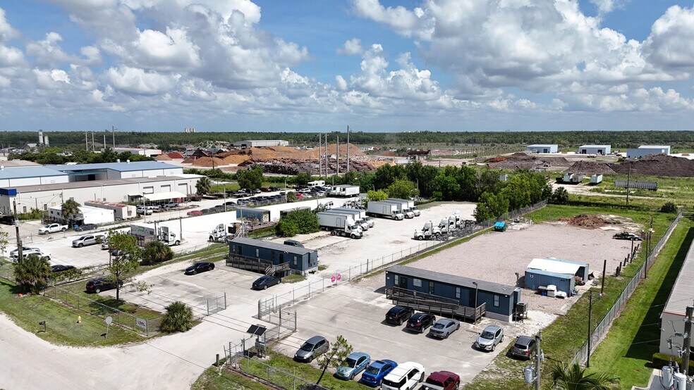 8101 Mainline Pky, Fort Myers, FL à louer - Photo de l’immeuble – Image 3 sur 10