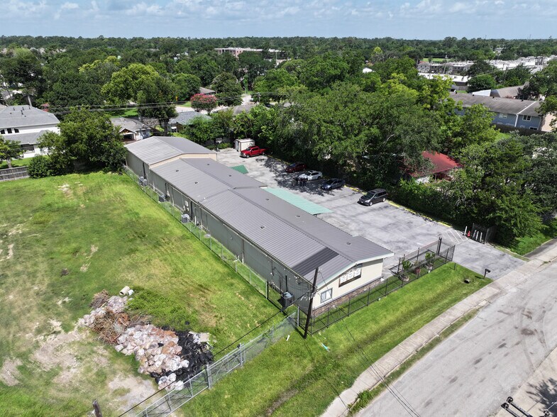 1401 Cedar Post Ln, Houston, TX à vendre - Photo de l’immeuble – Image 3 sur 23