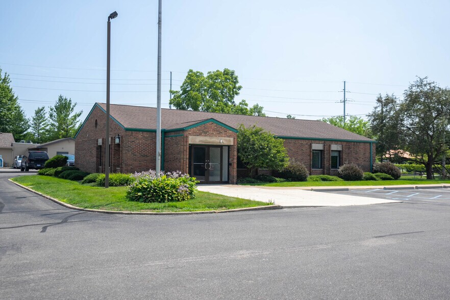 69055 N Main St, Richmond, MI à louer - Photo de l’immeuble – Image 1 sur 7