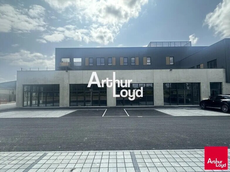 Local d’activités dans La Mézière à louer - Photo de l’immeuble – Image 2 sur 6