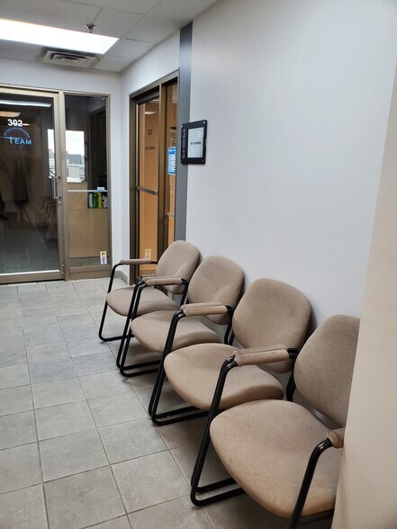 1600 Boul Curé-Labelle, Laval, QC à louer - Photo de l’immeuble – Image 3 sur 9