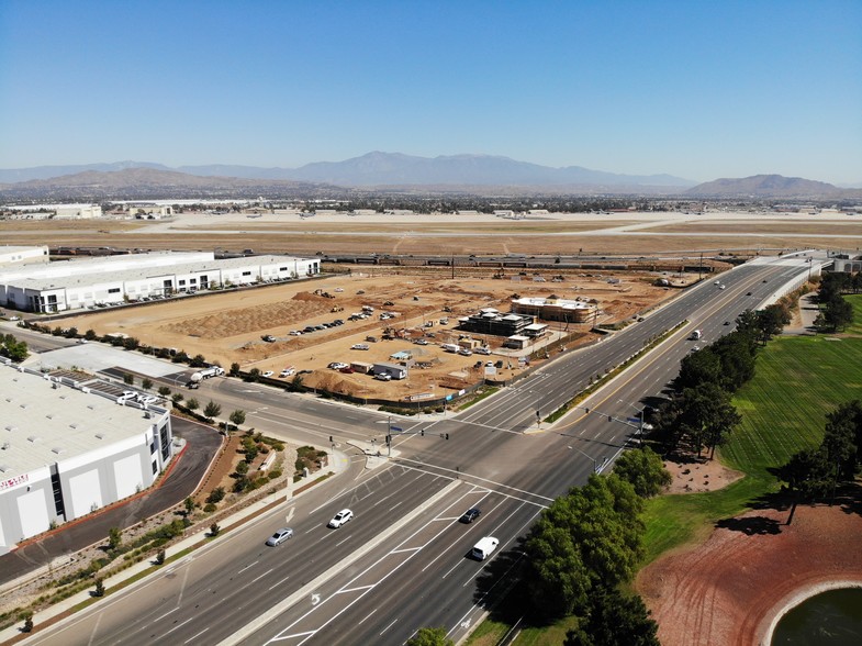 NEC Van Buren Blvd, Riverside, CA à louer - Photo de l’immeuble – Image 3 sur 7