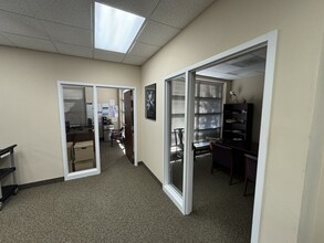 1315 Westbrook Plaza Dr, Winston-Salem, NC à louer Photo de l’immeuble– Image 1 sur 3