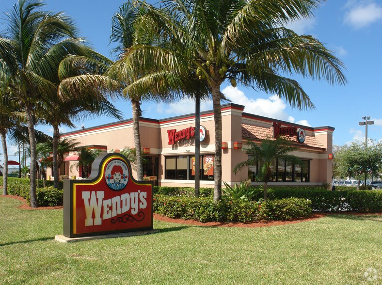 7817-7821 S Dixie Hwy, West Palm Beach, FL à louer - Photo de l’immeuble – Image 3 sur 5