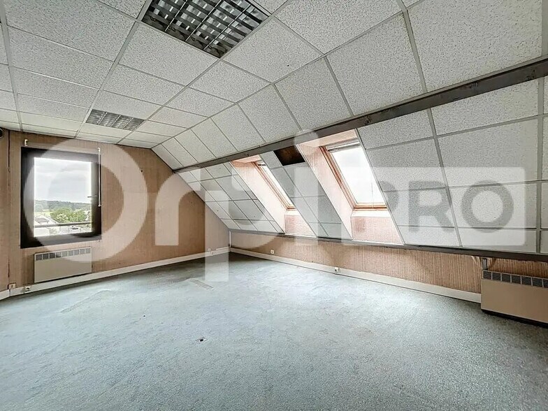 Bureau dans Clermont à louer - Photo de l’immeuble – Image 2 sur 3