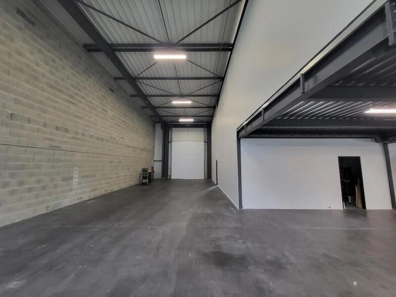 290 Rue Ferdinand Perrier, Saint-Priest à louer - Photo de l’immeuble – Image 3 sur 4