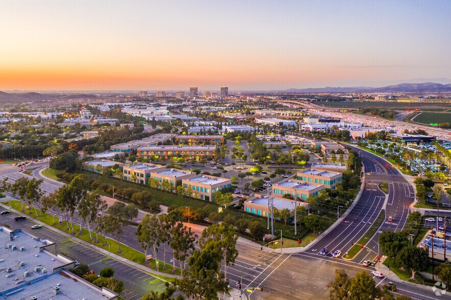 9960-9970 Research Dr, Irvine, CA à vendre - Aérien – Image 2 sur 7