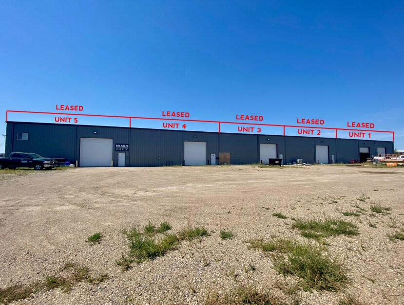 5806 Baldwin Ln, Williston, ND à vendre Photo de l’immeuble– Image 1 sur 22