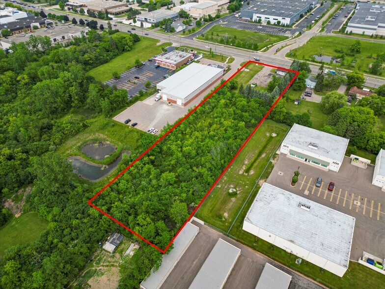 2137 Opdyke Rd, Auburn Hills, MI à vendre - Photo de l’immeuble – Image 3 sur 14