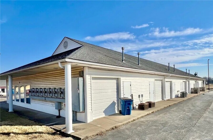 309 E Park Ln, Odessa, MO à vendre - Photo de l’immeuble – Image 3 sur 11