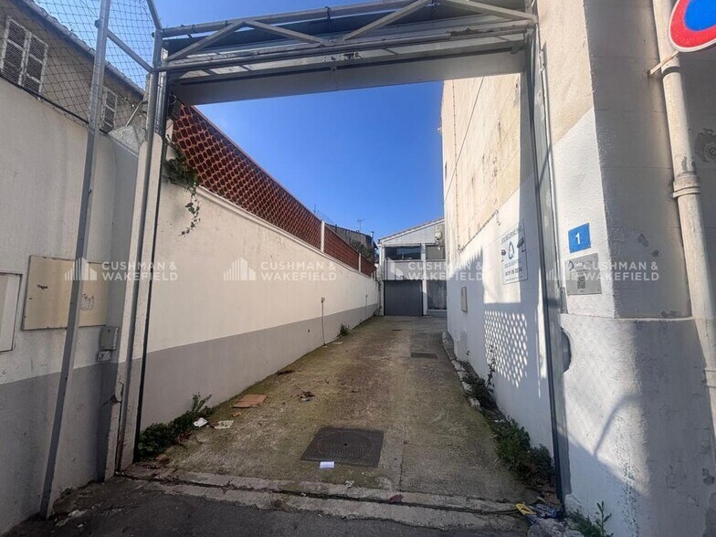 Local d'activités dans Marseille à vendre - Photo de l’immeuble – Image 3 sur 13