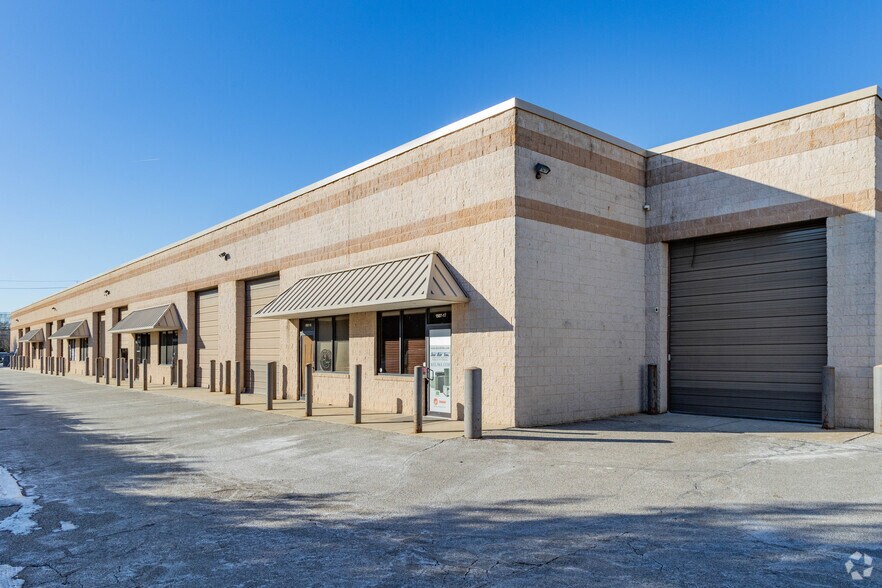 1507 Smithtown Ave, Bohemia, NY à louer - Photo de l’immeuble – Image 2 sur 6