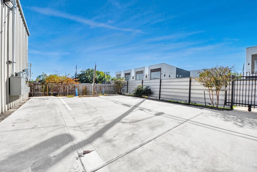 6549 W Tidwell Rd, Houston, TX à louer - Photo de l’immeuble – Image 2 sur 22