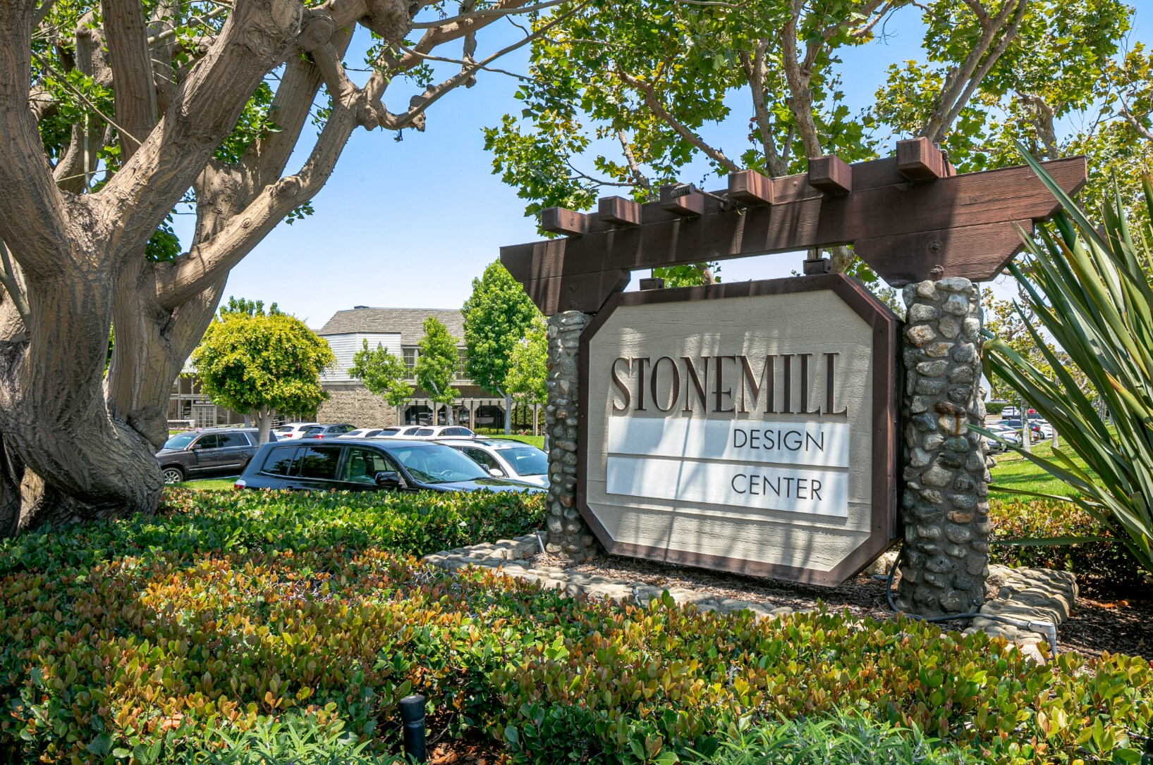 2915 Red Hill Ave, Costa Mesa, CA à louer Photo principale– Image 1 sur 17